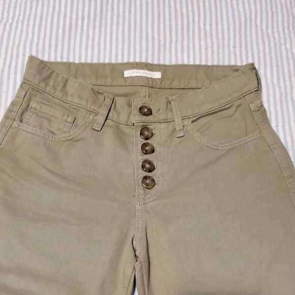 Lucky Brand Mid-rise Button-up Capris - Picture 2 of 7